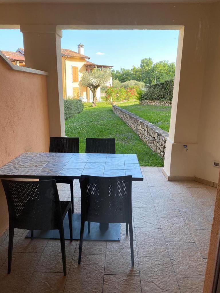 The Flowers - Apartments With Private Garden In Residence With Pool Manerba del Garda Exteriör bild