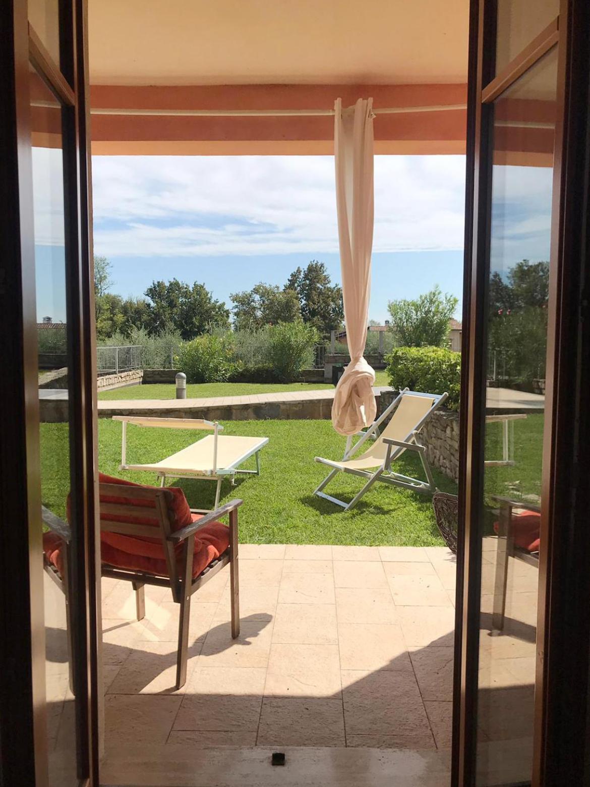 The Flowers - Apartments With Private Garden In Residence With Pool Manerba del Garda Exteriör bild